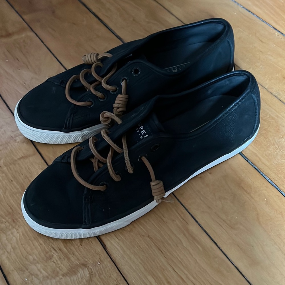 Woman’s sperrys